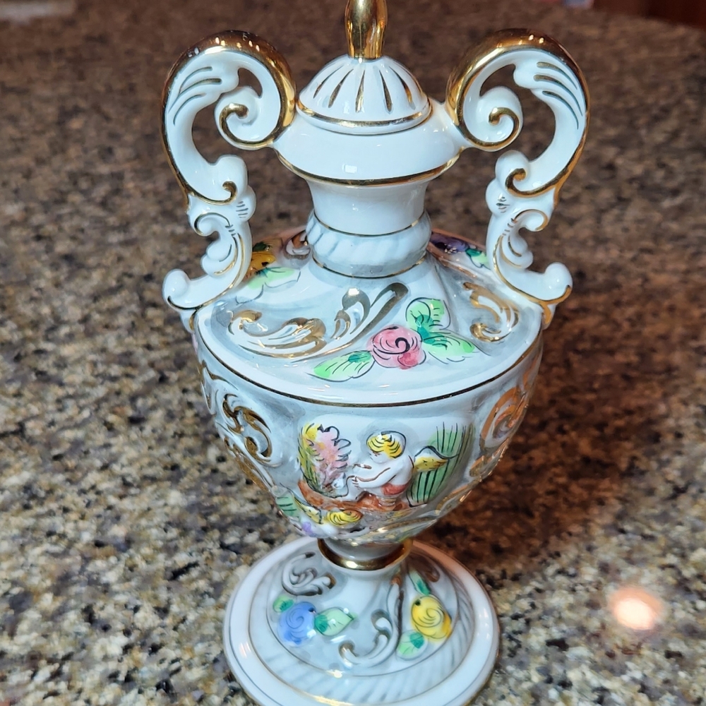 Elpa Alcobaca Portugal Vintage Cherub Urn